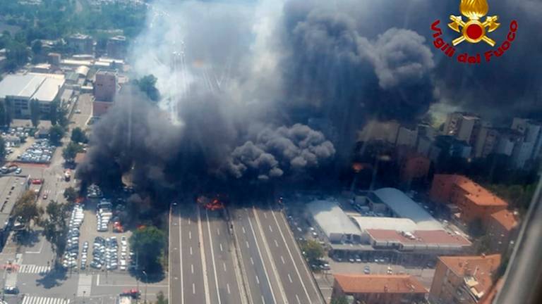 Huda prometna nesreča na avtocesti pri Bologni