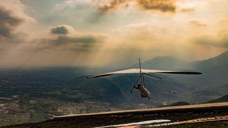 V Tolmeču najbolj&scaron;i svetovni jadralni zmajarji