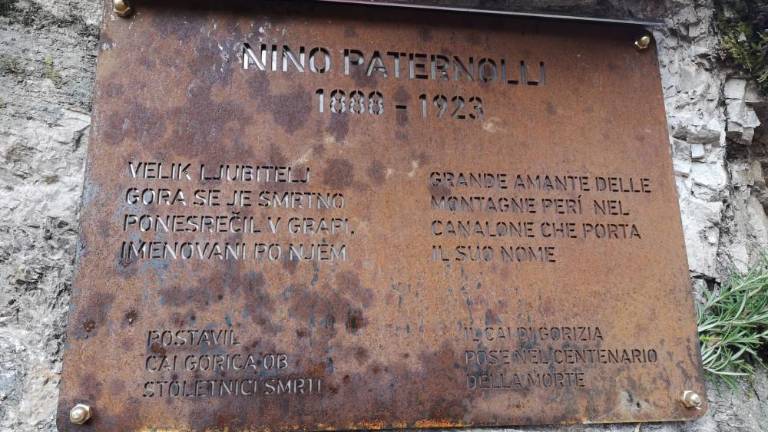 Dvojezični spomin na Nina Paternollija