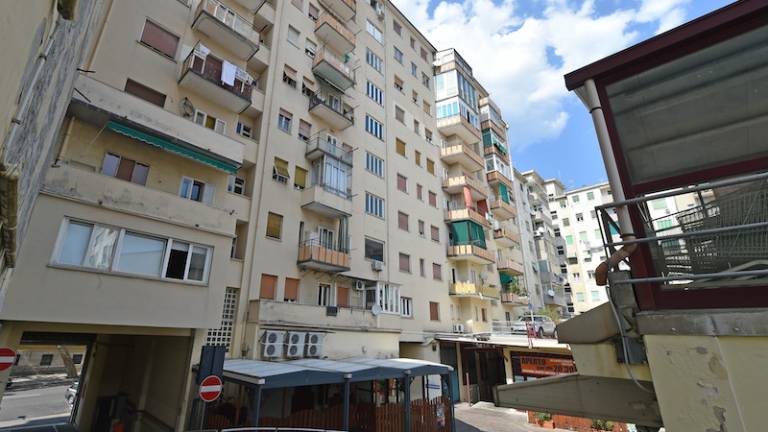 Gasilci s strehe re&scaron;ili otroka