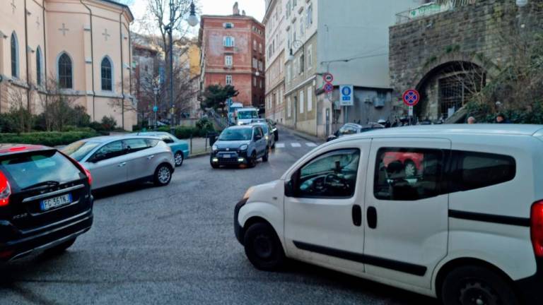 Zaradi nesreče prometni kolaps v smeri mestnega središča