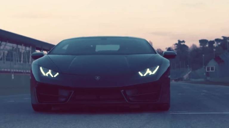 Po avtocesti s hitrostjo prek 260 km na uro