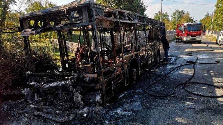 Pri Zgoniku zgorel avtobus