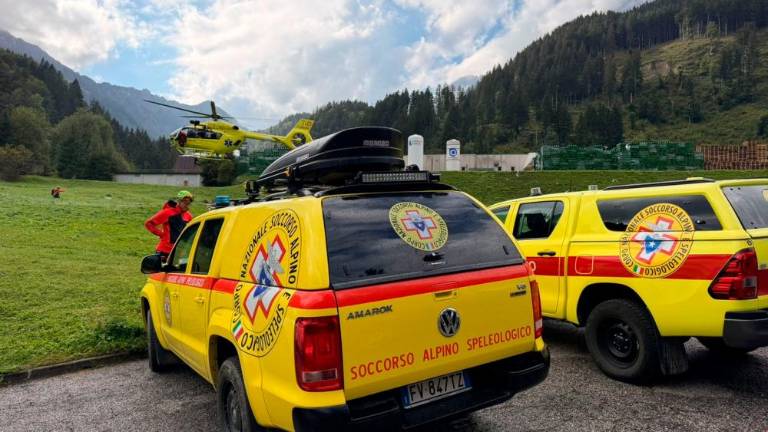 Med plezanjem ga je skalni stebriček zadel v nogo (VIDEO)