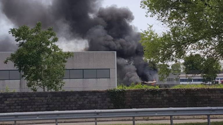 Požar v industrijski coni pri &Scaron;tandrežu