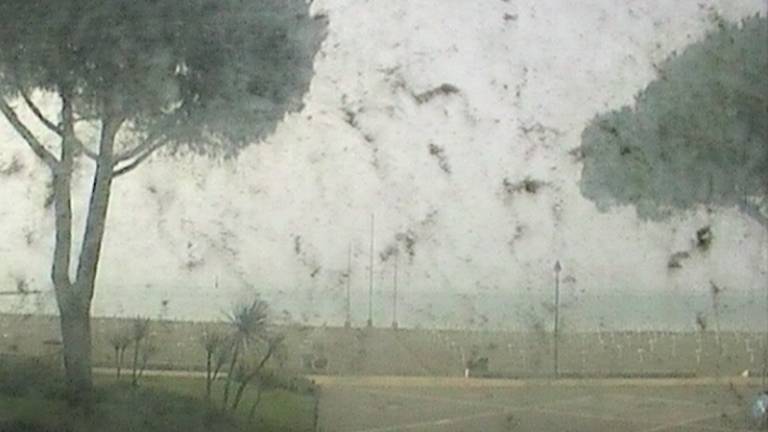 Pesek in nevihte le uvod v idilo