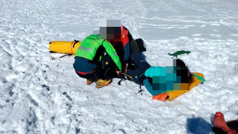 Pohodnik zdrsnil po zasneženem pobočju