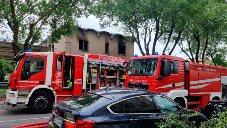 V Ulici Caboto zagorelo v uradih nad avtokleparstvom