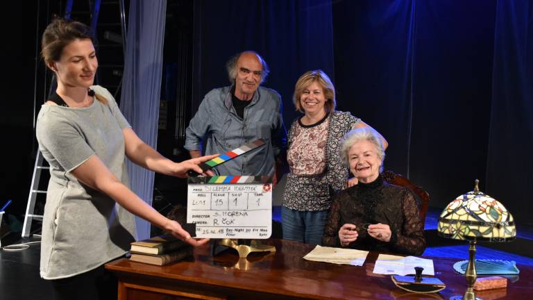 Pet različnih angažiranih žensk