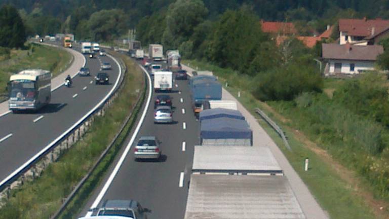 Na primorski avtocesti 28 km dolg zastoj