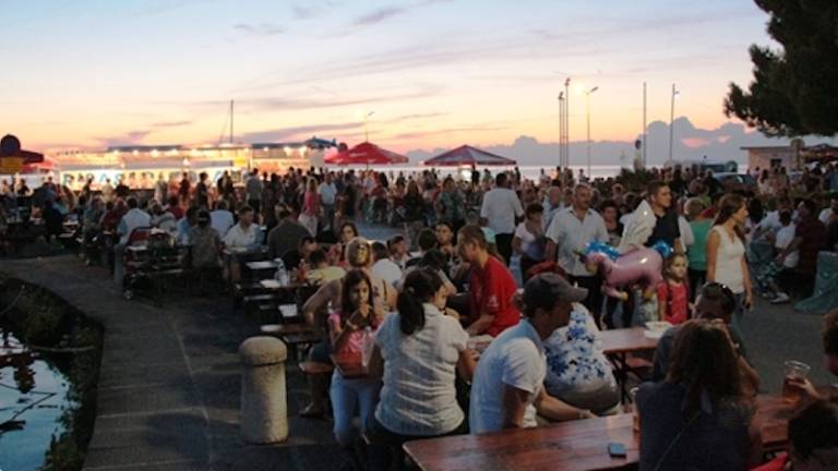 V Izoli praznik oljk, vina in rib