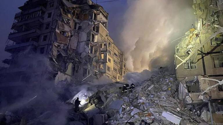 V ruskem raketnem napadu na stanovanjsko poslopje najmanj pet mrtvih