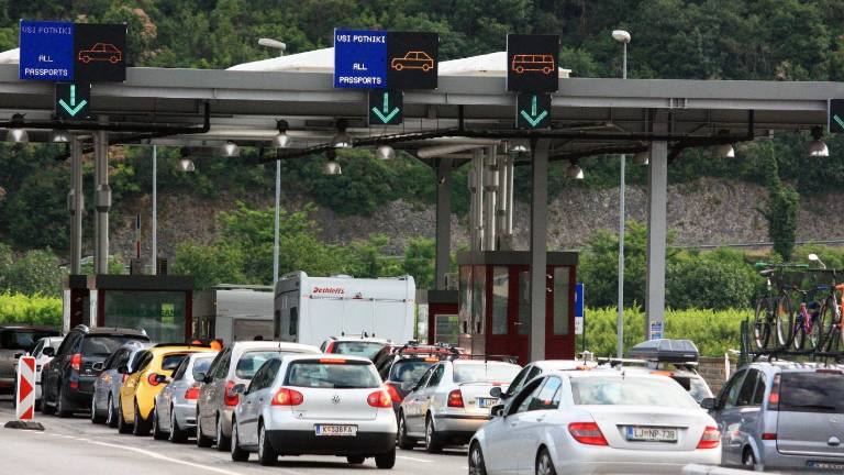 Dolga in težavna pot na Hrva&scaron;ko?