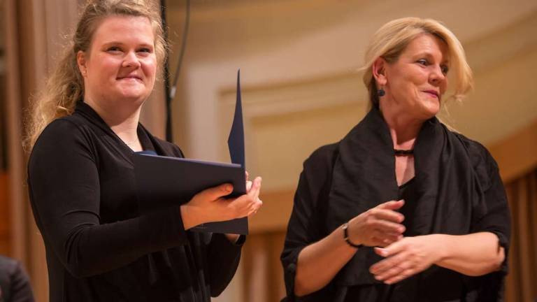 &rlm;Najbolj&scaron;a mlada zborovodkinja je Petra Grassi