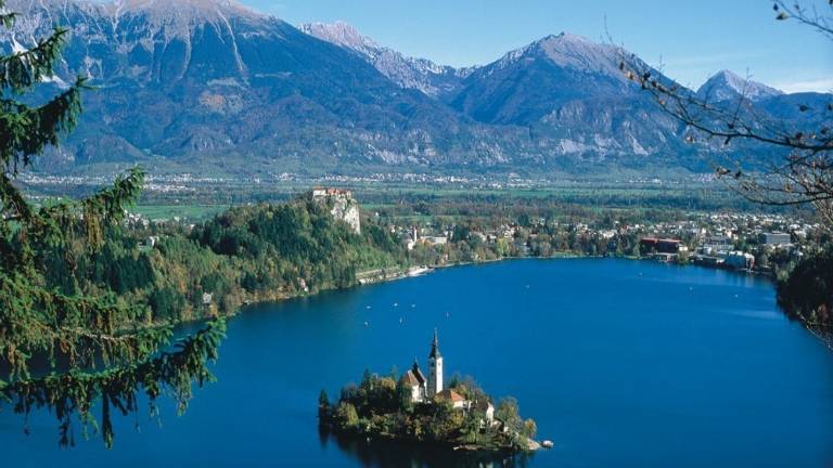 Bled: strela udarila na plažo