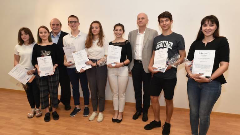 &Scaron;umovci nagradili najbolj&scaron;e mlade ustvarjalce
