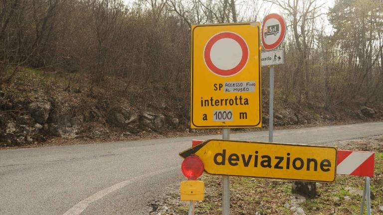 V Martin&scaron;čini se je udrla cesta