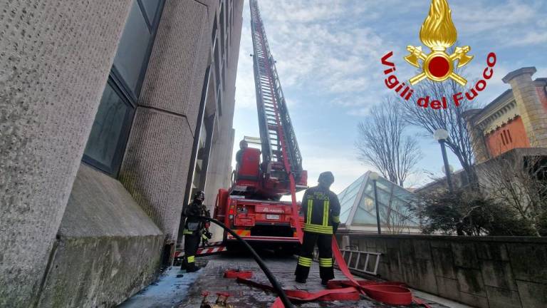 Gasijo požar v stavbi Dežele FJK