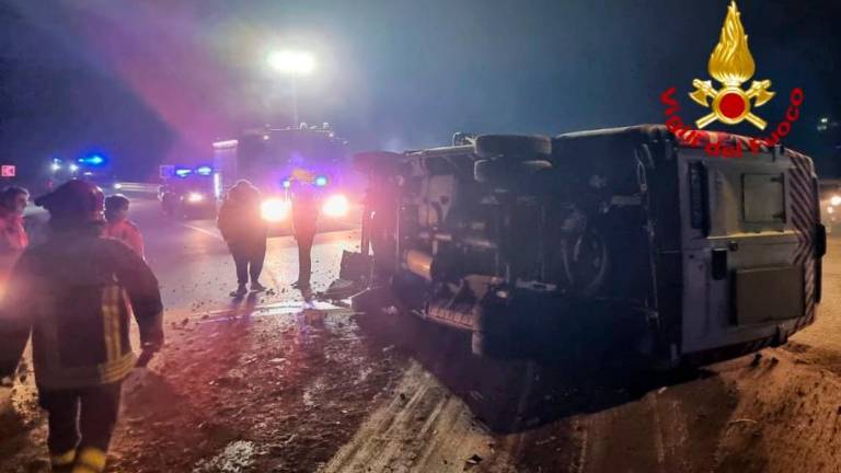 Kombi na boku drsel nekaj deset metrov