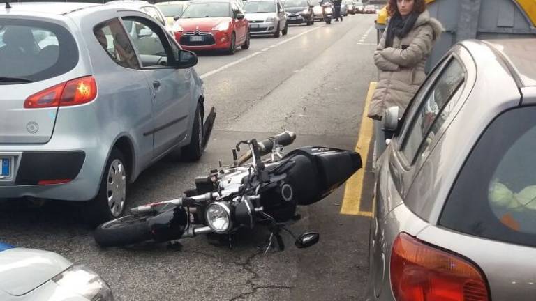 Na Istrski ulici trčila motor in avtomobil
