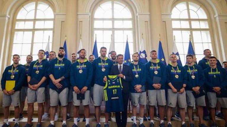 Zlati red za zasluge slovenski ko&scaron;arkarski reprezentanci