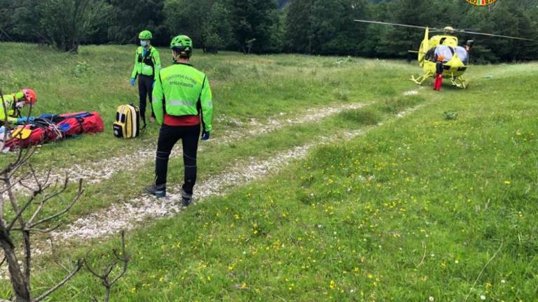 Pod vrhom Mužcev padel in se poškodoval