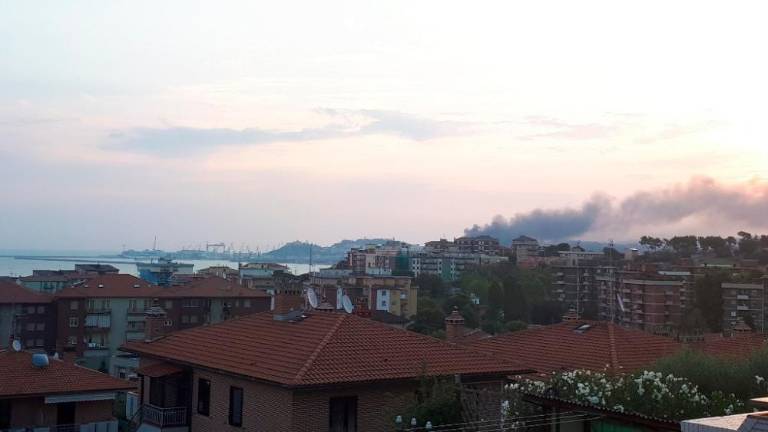 Eksplozije in obsežen požar v Anconi