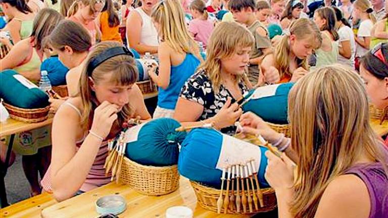 V Idriji se začenja 37. Festival idrijske čipke