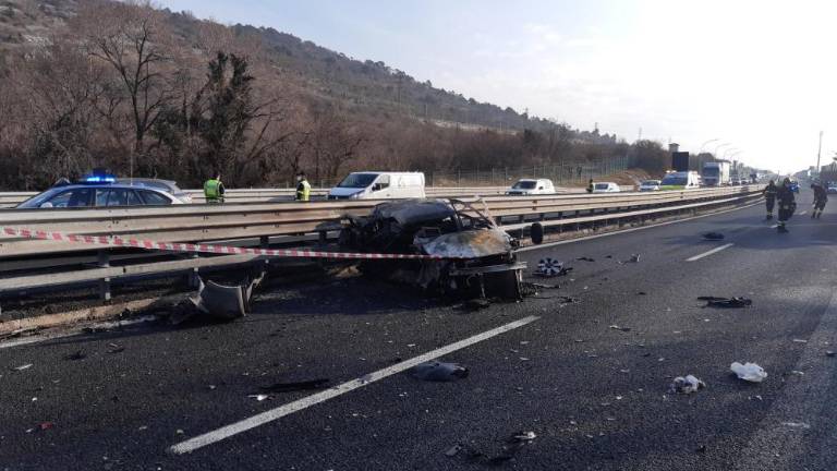 Vožnja v napačno smer, trčenje in smrt na avtocesti