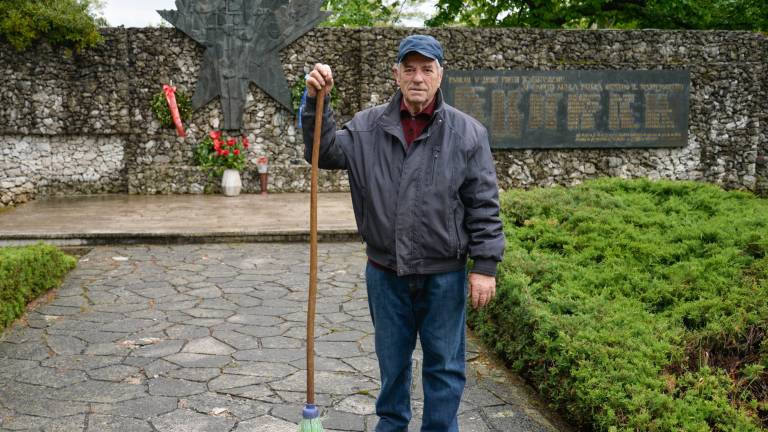 Ribič, ki skrbi za kri&scaron;ki spomenik