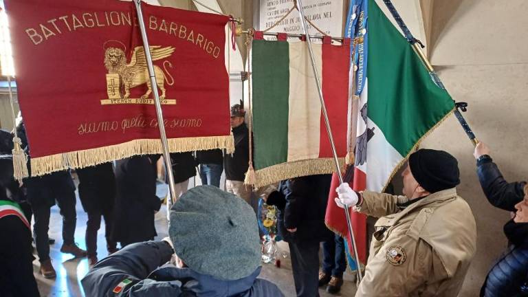 Decima Mas z vencem na občini, protest antifašistov na Korzu