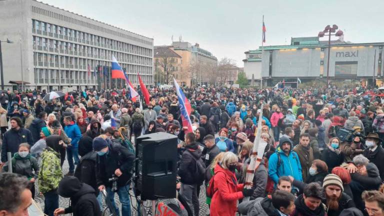 Slovenci najbolj nezadovoljni s stanjem demokracije v državi