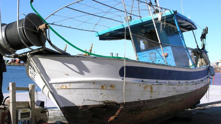 Ribi&scaron;ki čoln bi se kmalu potopil