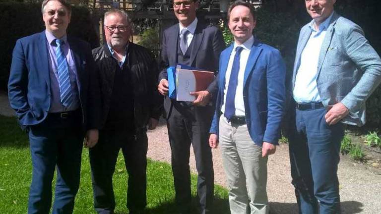 Slovenski podpisi preko Bocna v Bruselj