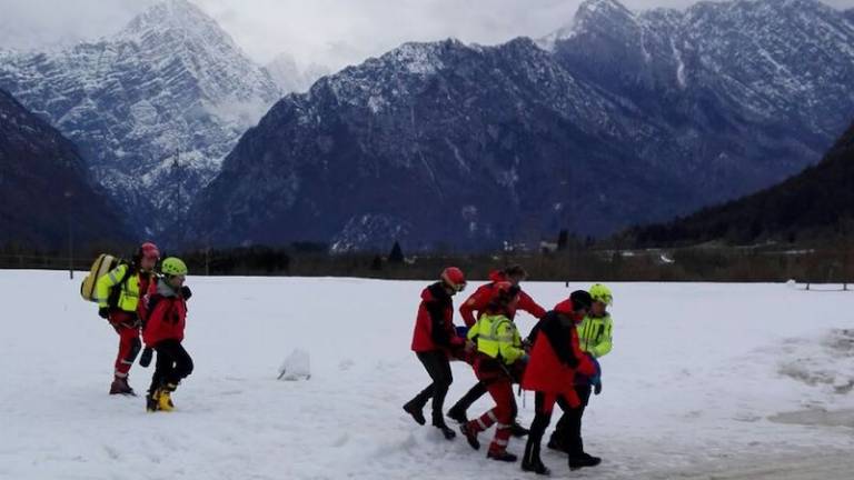 Obvisel v strahovitem položaju