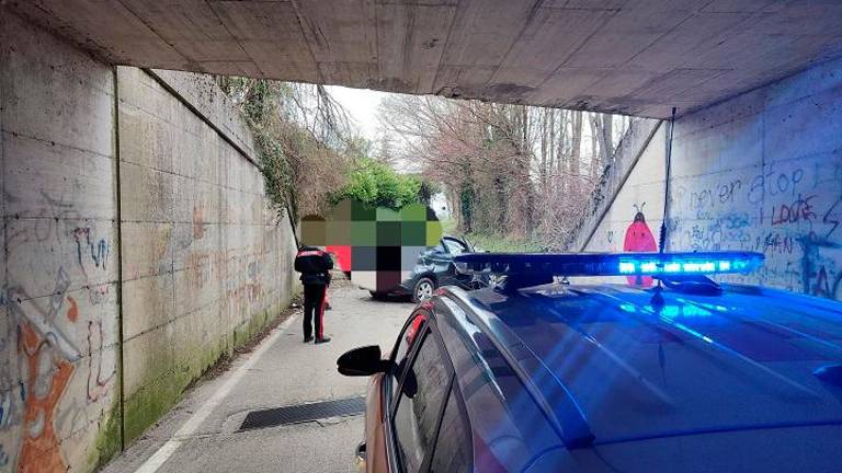 V Ronkah avtomobil zgrmel z nadvoza