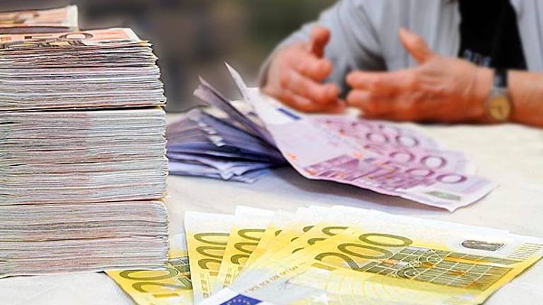 Upokojenka izročila 700 tisoč evrov lažnemu delavcu družbe Acegas-Aps