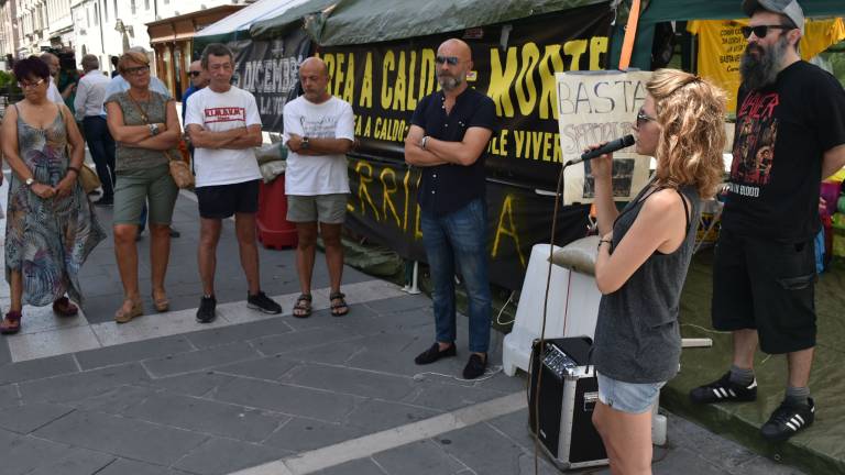 Odbor 5. december umika protestno &scaron;otori&scaron;če
