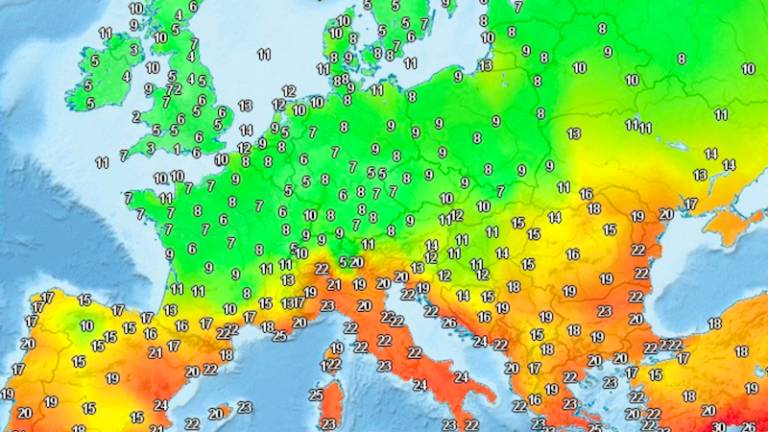 Za fronto je začel pritekati arktični zrak