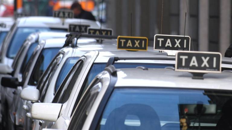 Z glavo na zabavo ... in s taksijem domov