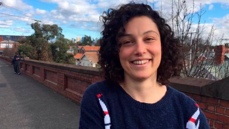 Čez noč se je spet znašla v karanteni