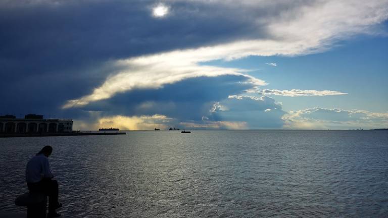 Poletje med kladivom in nakovalom