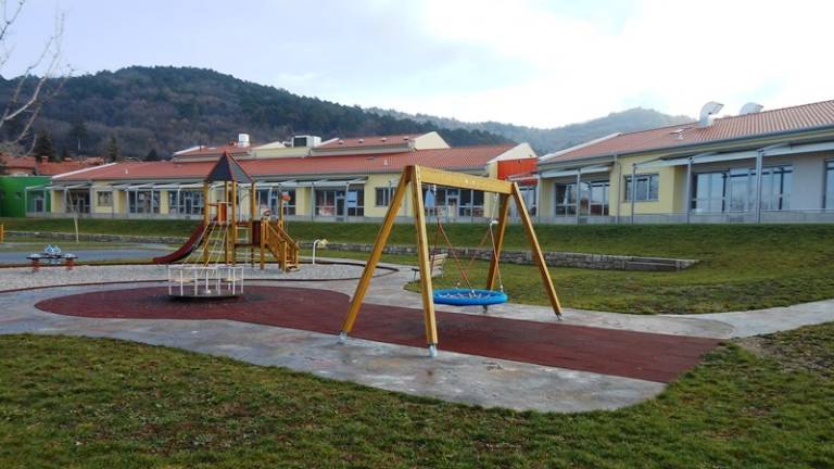 Star&scaron;i plačali vzgojiteljem prevoz na protestni shod