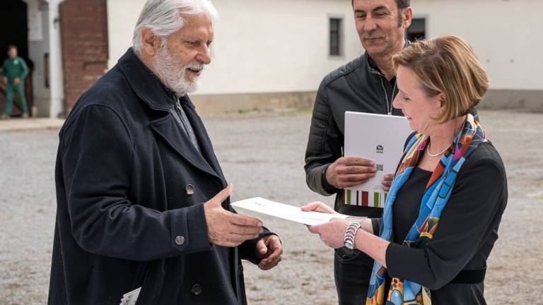 Cavazza in &ETH;uro botra lipicanskih žrebičkov