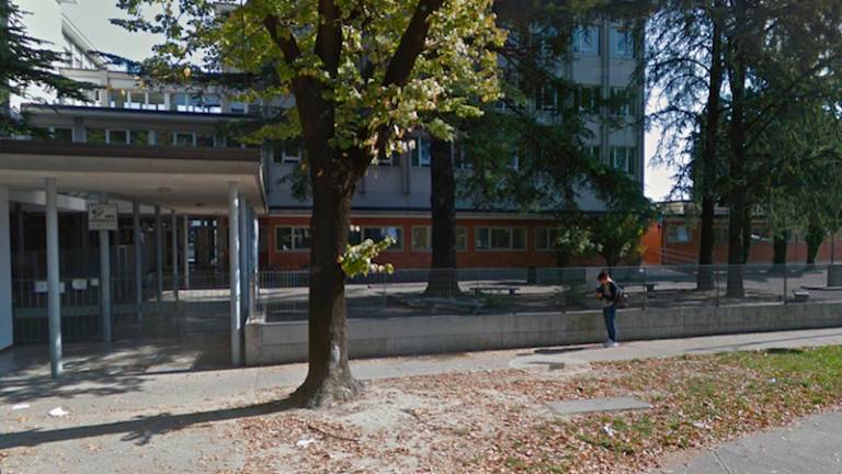 Do golega se je slekel pred &scaron;olo