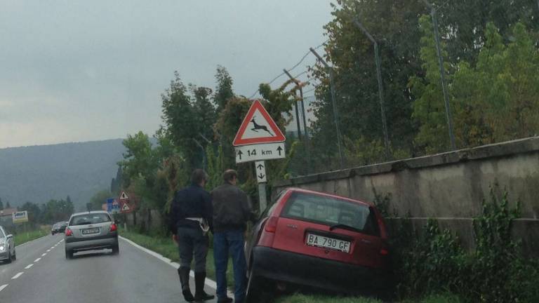 Zapeljal v jarek