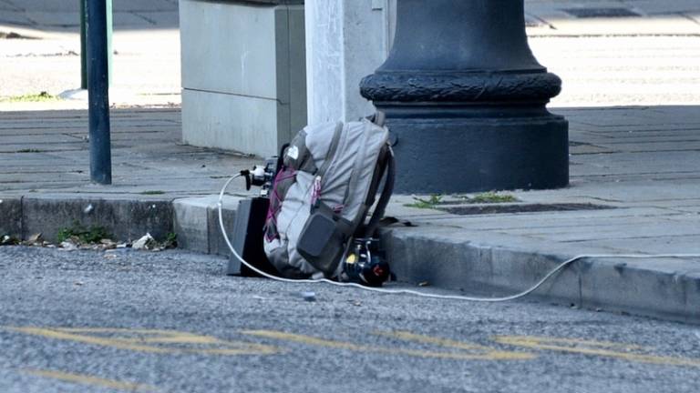 Nahrbtnik povzročil preplah na mestnem nabrežju