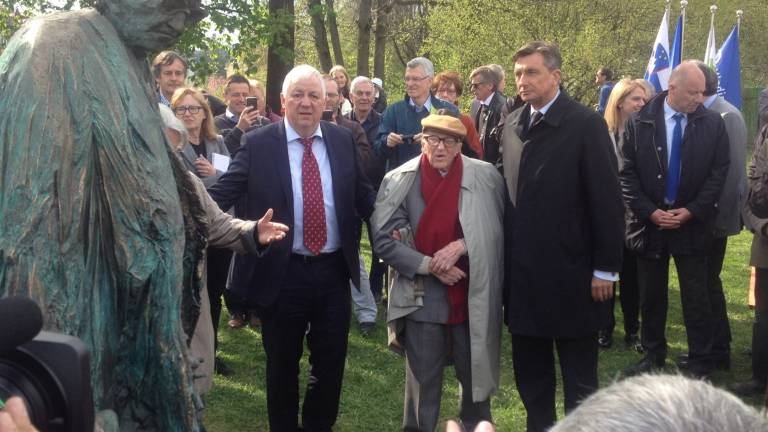 Pahor ob &raquo;svojem&laquo; spomeniku pozval k spravi