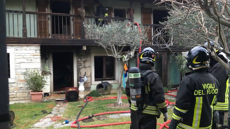 Požar zajel hi&scaron;o v Nabrežini