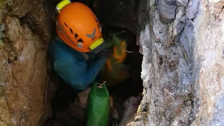 Po&scaron;kodba stegnenice je v jami potencialno življenjsko nevarna